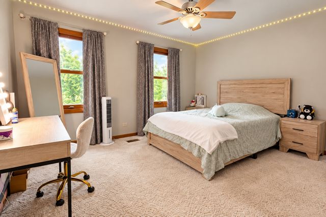 1263 Williamsburg Lane, Crystal Lake, IL 60014
