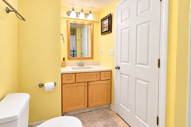 1263 Williamsburg Lane, Crystal Lake, IL 60014