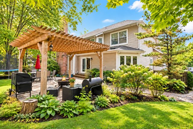 1263 Williamsburg Lane, Crystal Lake, IL 60014