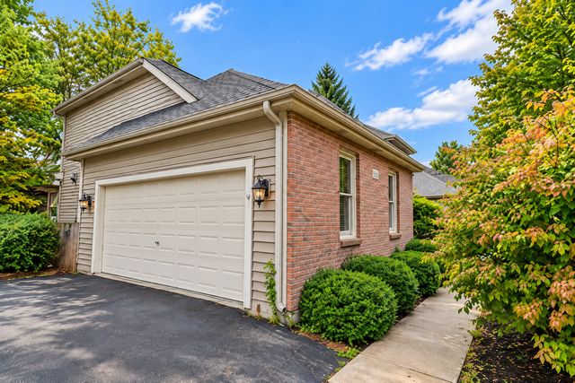 1263 Williamsburg Lane, Crystal Lake, IL 60014