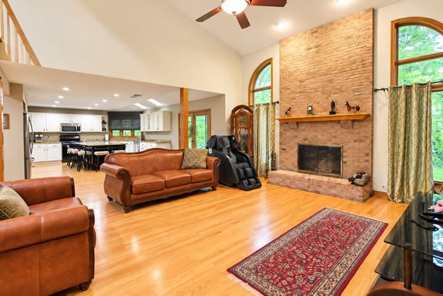1263 Williamsburg Lane, Crystal Lake, IL 60014