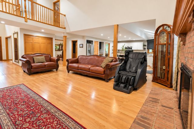 1263 Williamsburg Lane, Crystal Lake, IL 60014