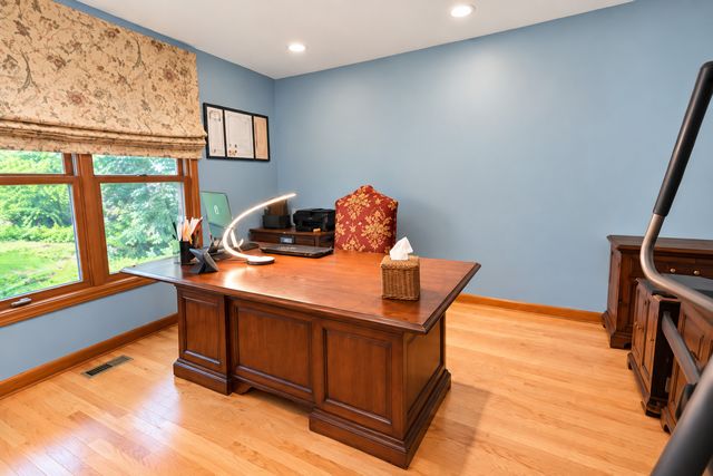 1263 Williamsburg Lane, Crystal Lake, IL 60014