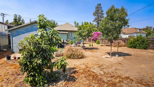 704 N Divisadero Street, Visalia, CA 93291