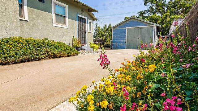 704 N Divisadero Street, Visalia, CA 93291