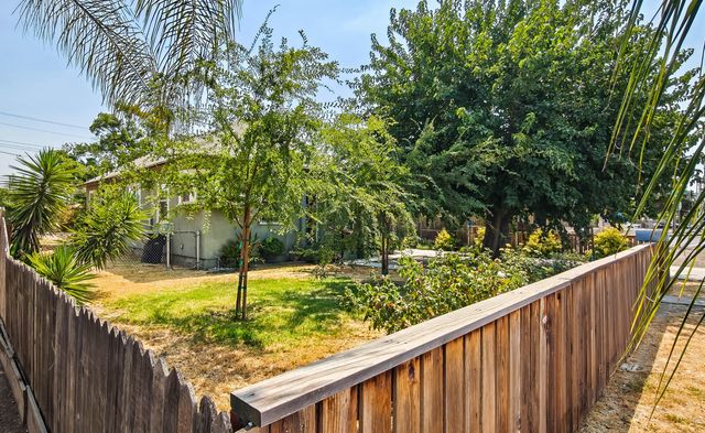 704 N Divisadero Street, Visalia, CA 93291