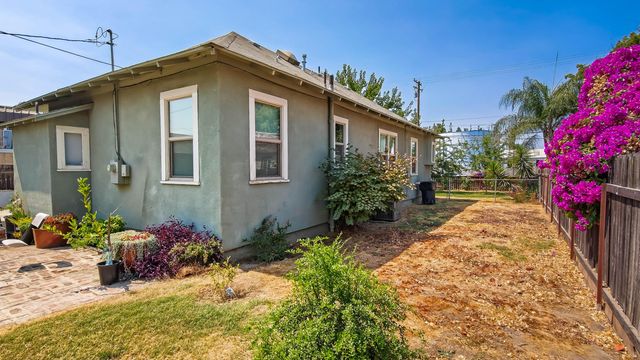 704 N Divisadero Street, Visalia, CA 93291
