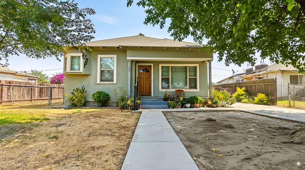 704 N Divisadero Street, Visalia, CA 93291