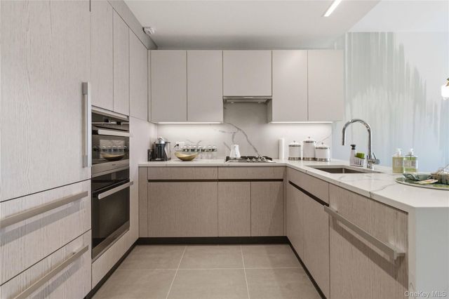 13327 39th Avenue 7N, Flushing, NY 11354