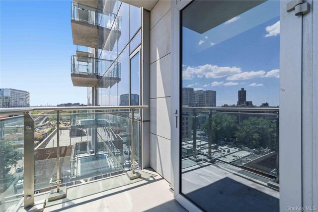 13327 39th Avenue 7N, Flushing, NY 11354