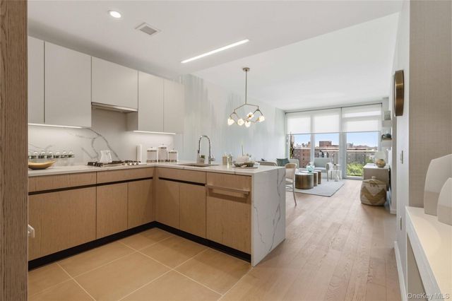 13327 39th Avenue 7N, Flushing, NY 11354