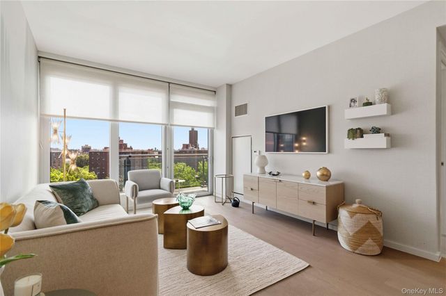 13327 39th Avenue 7N, Flushing, NY 11354