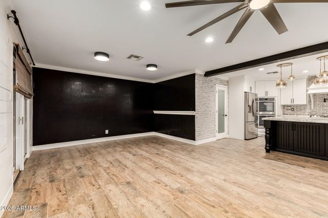 5302 W GREENWAY Road, Glendale, AZ 85306