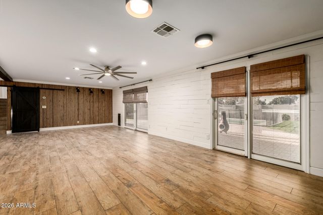 5302 W GREENWAY Road, Glendale, AZ 85306