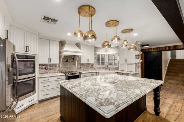 5302 W GREENWAY Road, Glendale, AZ 85306