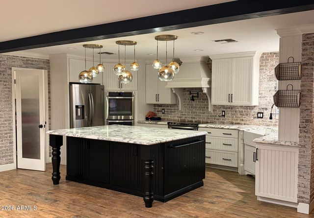 5302 W GREENWAY Road, Glendale, AZ 85306