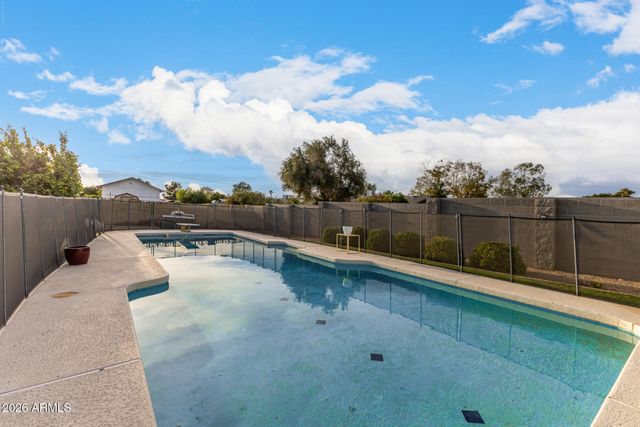 5302 W GREENWAY Road, Glendale, AZ 85306