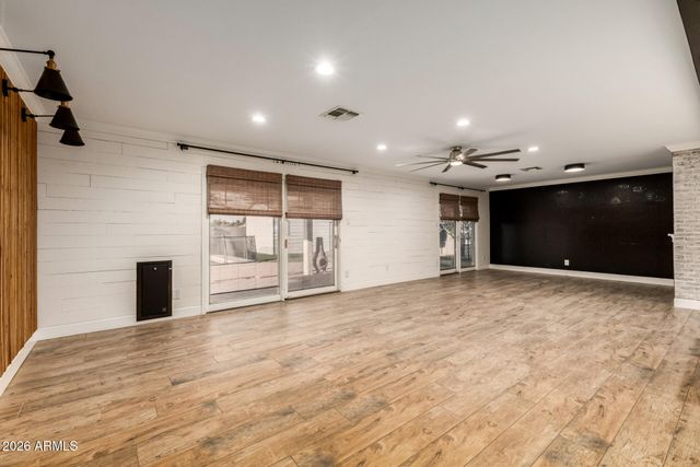 5302 W GREENWAY Road, Glendale, AZ 85306