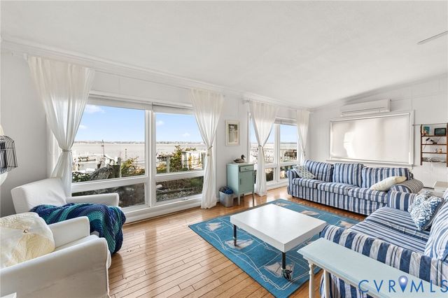 90 Deep Harbor Ln, Lancaster, VA 22503