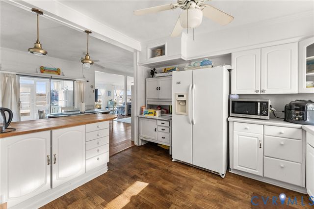 90 Deep Harbor Ln, Lancaster, VA 22503