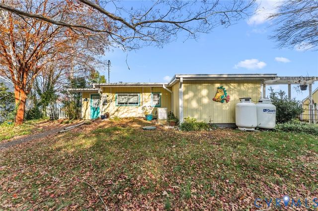 90 Deep Harbor Ln, Lancaster, VA 22503