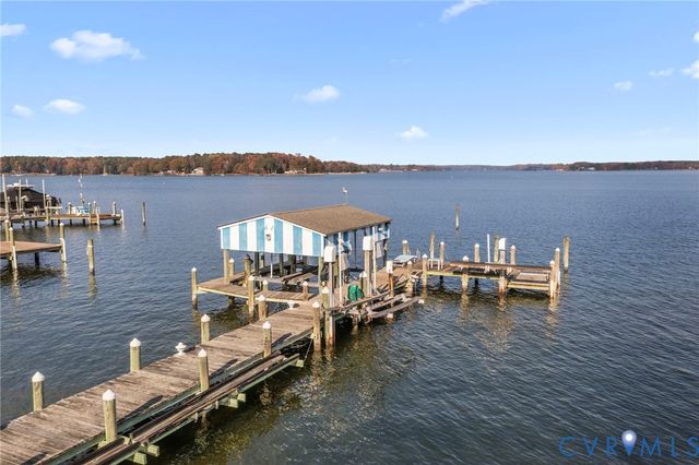 90 Deep Harbor Ln, Lancaster, VA 22503