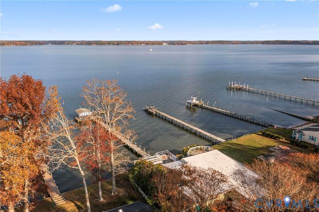 90 Deep Harbor Ln, Lancaster, VA 22503