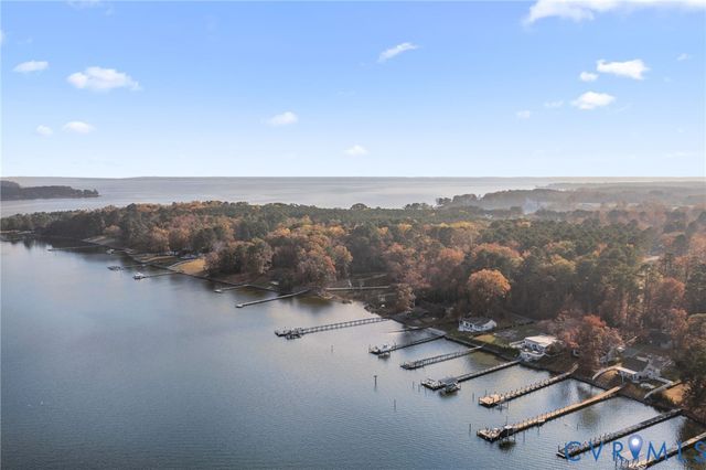 90 Deep Harbor Ln, Lancaster, VA 22503