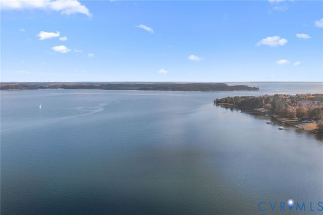 90 Deep Harbor Ln, Lancaster, VA 22503