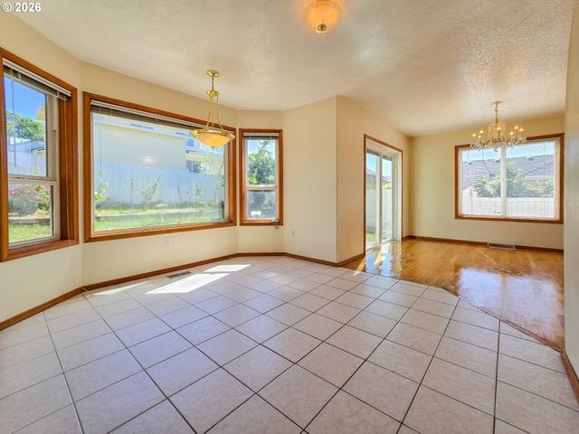 7212 Se TERRACE TRAILS Dr, Portland, OR 97266