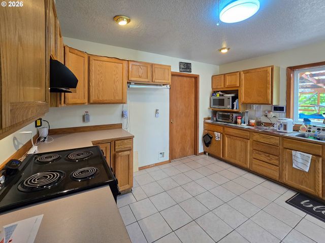 7212 Se TERRACE TRAILS Dr, Portland, OR 97266
