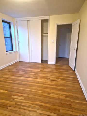 6535 108th Street B7, Forest Hills, NY 11375