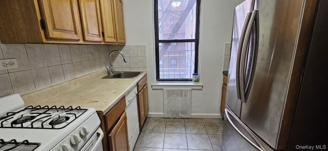 6535 108th Street B7, Forest Hills, NY 11375