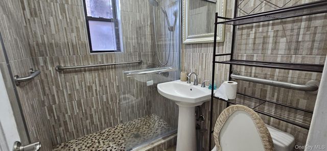 6535 108th Street B7, Forest Hills, NY 11375