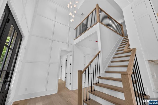 27 Crestwood Drive, Glen Rock, NJ 07452