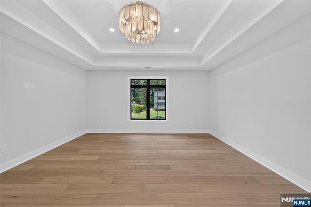 27 Crestwood Drive, Glen Rock, NJ 07452