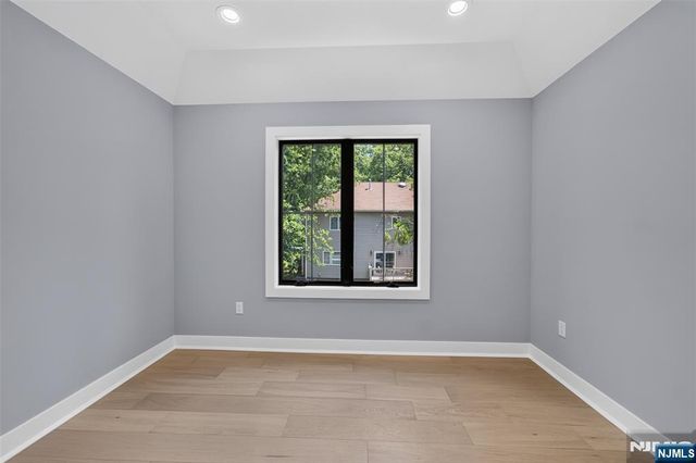 27 Crestwood Drive, Glen Rock, NJ 07452
