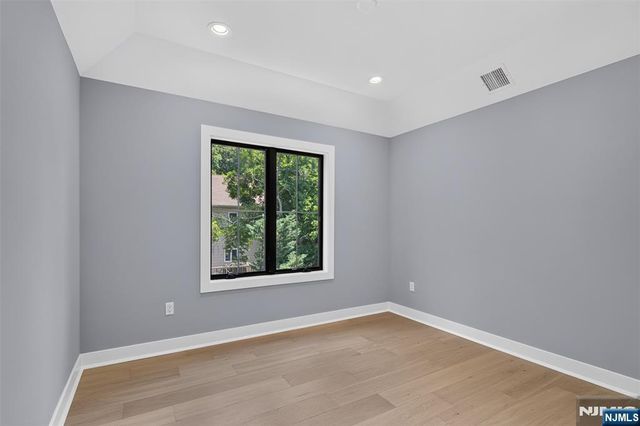 27 Crestwood Drive, Glen Rock, NJ 07452