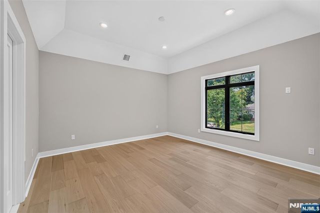 27 Crestwood Drive, Glen Rock, NJ 07452