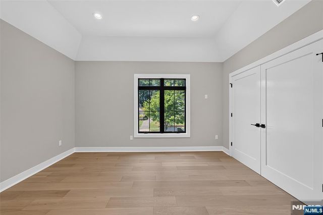 27 Crestwood Drive, Glen Rock, NJ 07452