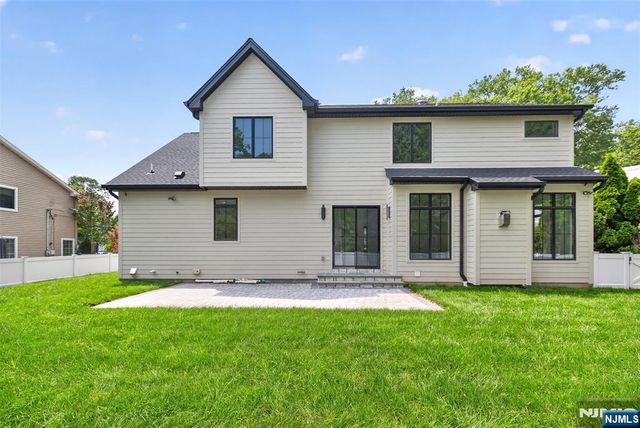 27 Crestwood Drive, Glen Rock, NJ 07452