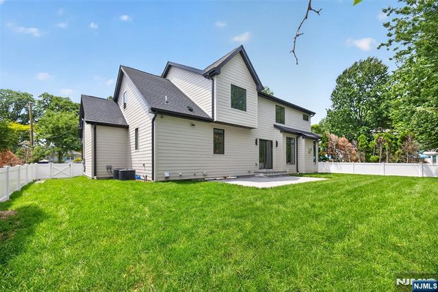 27 Crestwood Drive, Glen Rock, NJ 07452