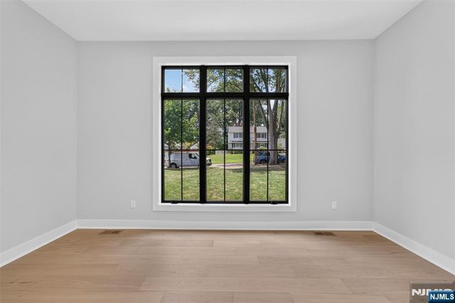 27 Crestwood Drive, Glen Rock, NJ 07452