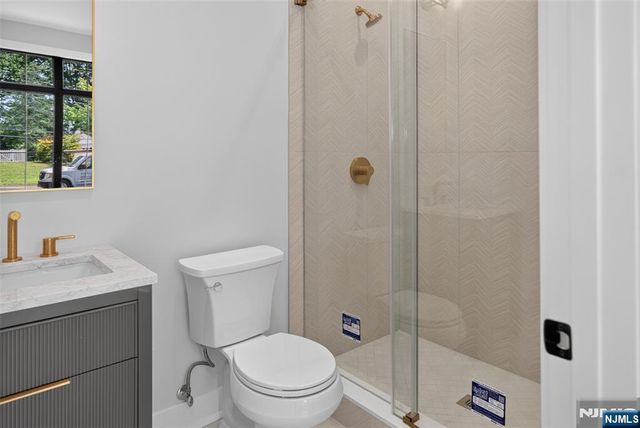 27 Crestwood Drive, Glen Rock, NJ 07452