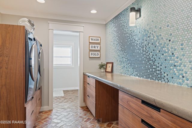 317 Interlaken Drive, New Iberia, LA 70563