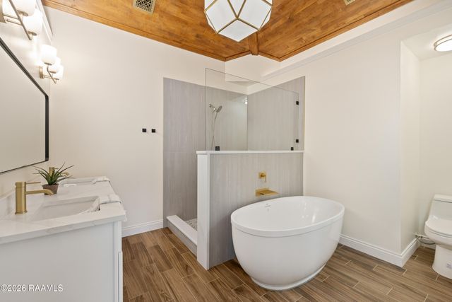 317 Interlaken Drive, New Iberia, LA 70563