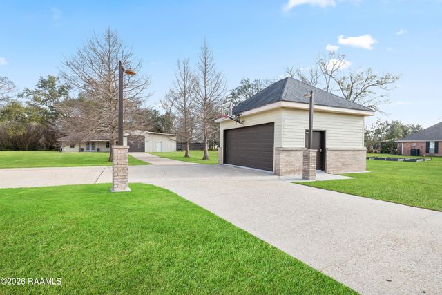 317 Interlaken Drive, New Iberia, LA 70563