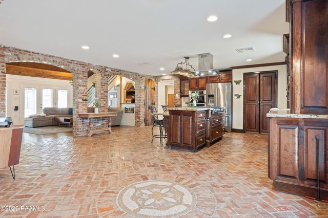 317 Interlaken Drive, New Iberia, LA 70563