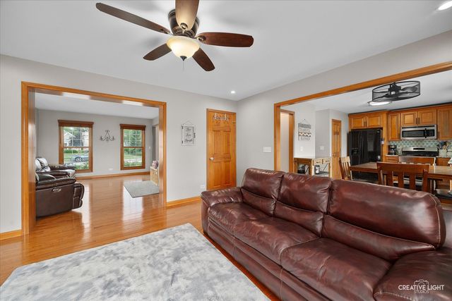 477 E Barberry Circle, Yorkville, IL 60560