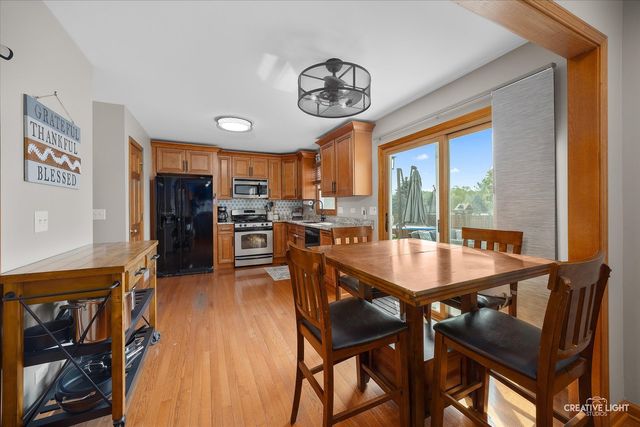 477 E Barberry Circle, Yorkville, IL 60560